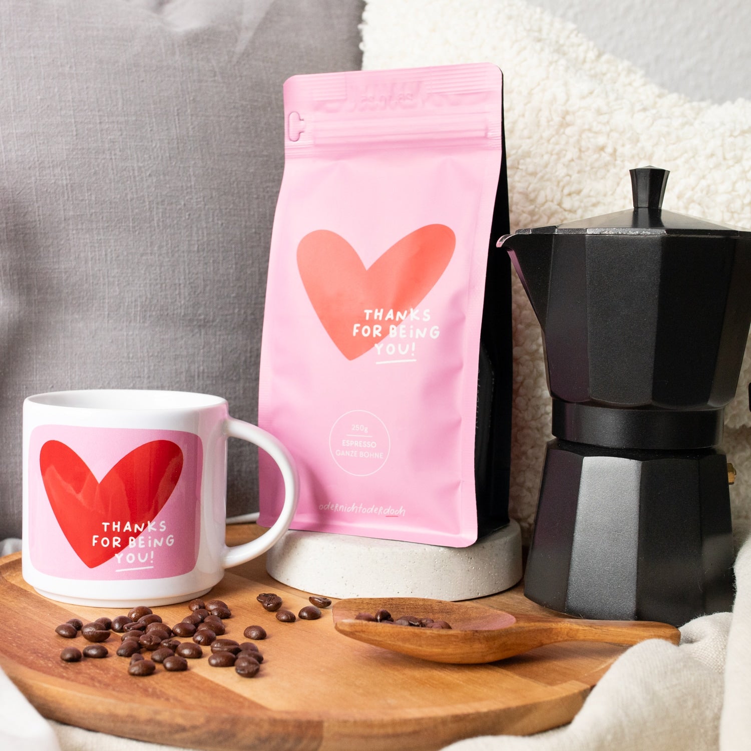 Bundle Tasse & Kaffee „Herz“, ganze Bohne, 250g