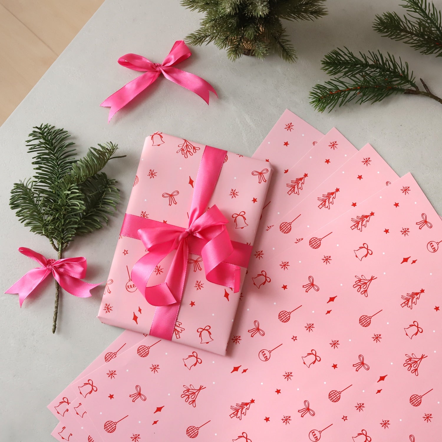 Geschenkpapier-Set „Glocken und Schleifen“