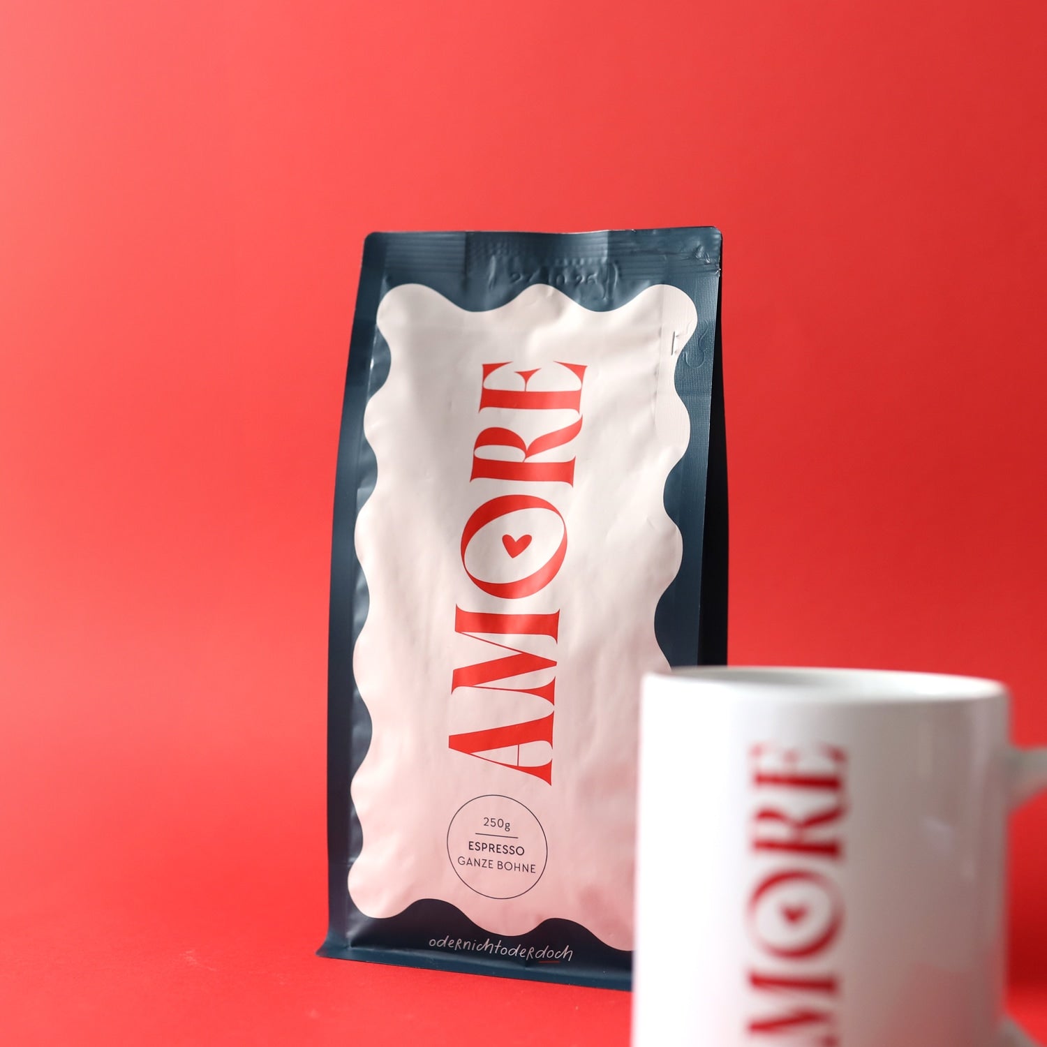 Bundle Tasse & Kaffee „Amore“, ganze Bohne, 250g