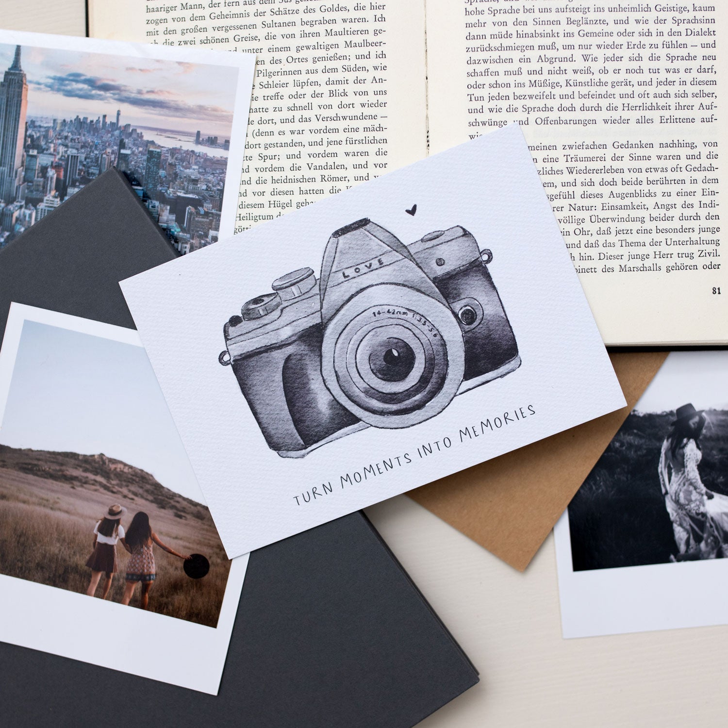 Postkarte „Turn moments into memories"