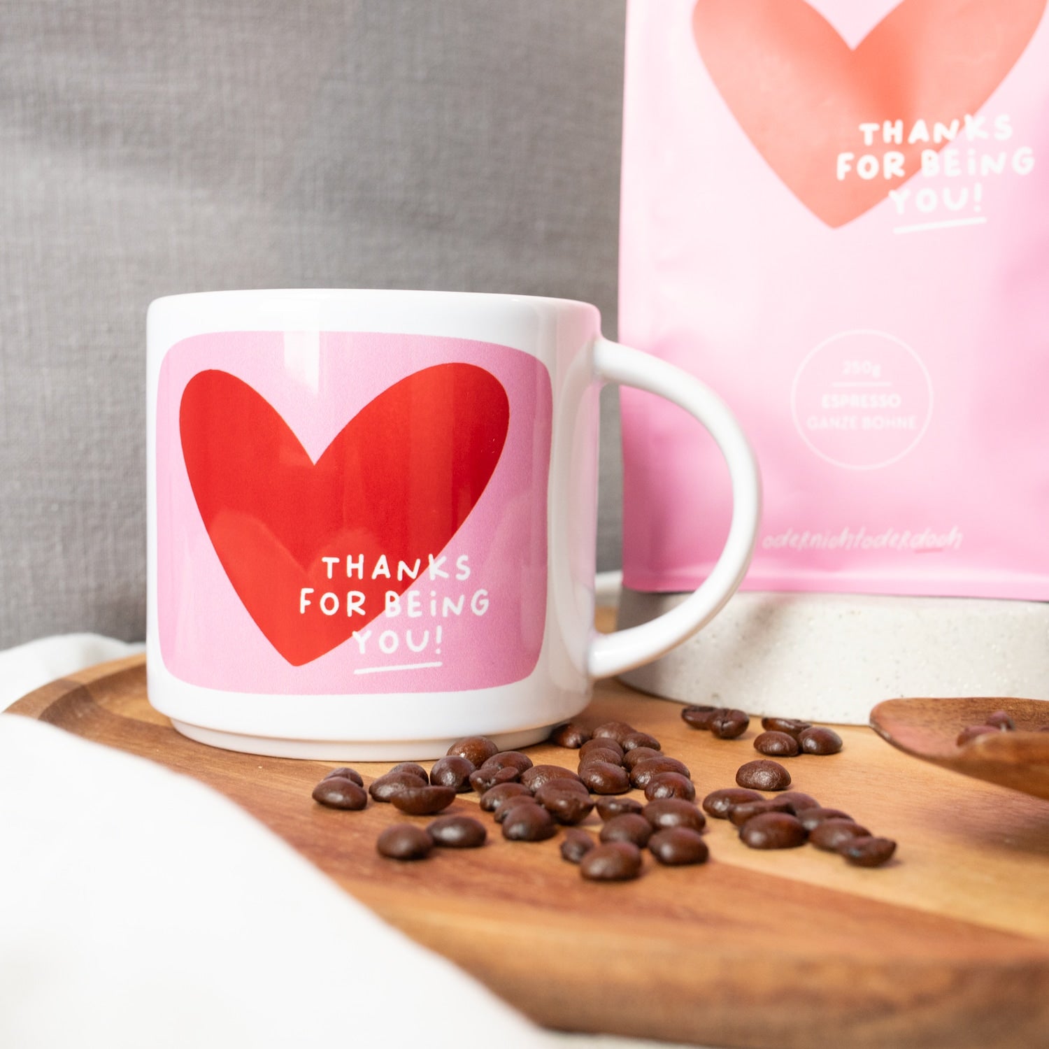 Bundle Tasse & Kaffee „Herz“ Ganze Bohne, 250g