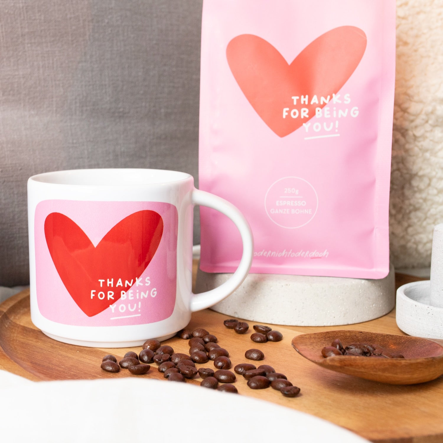 Bundle Tasse & Kaffee „Herz“ Ganze Bohne, 250g