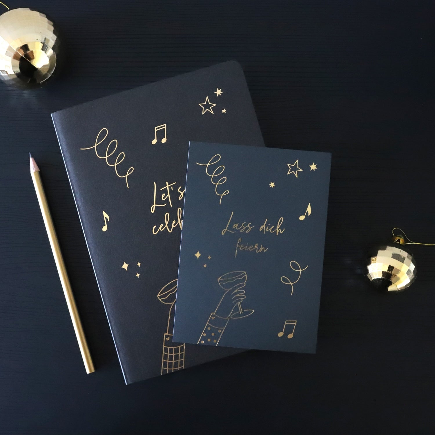 Postkarte „Lass dich feiern“ mit Gold