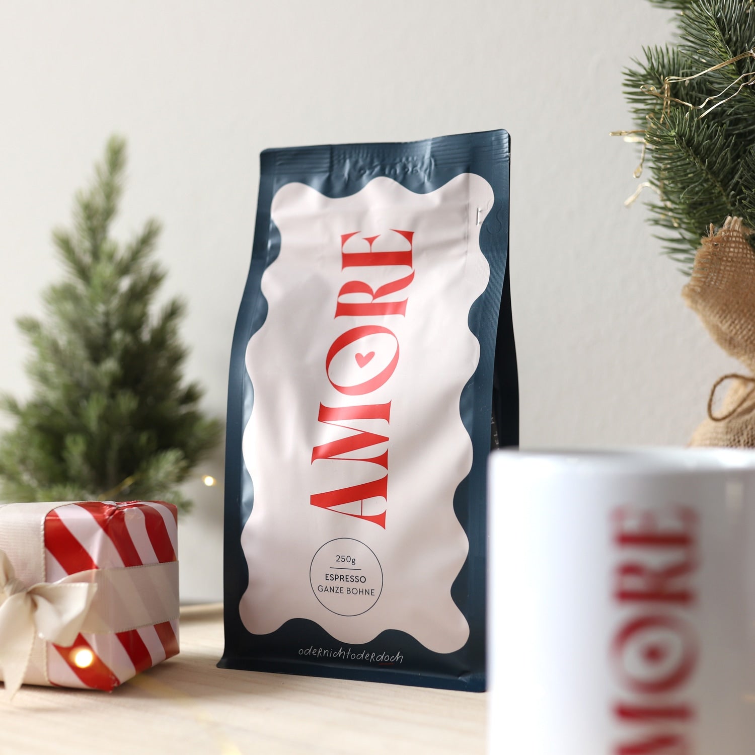 Bundle Tasse & Kaffee „Amore“, ganze Bohne, 250g