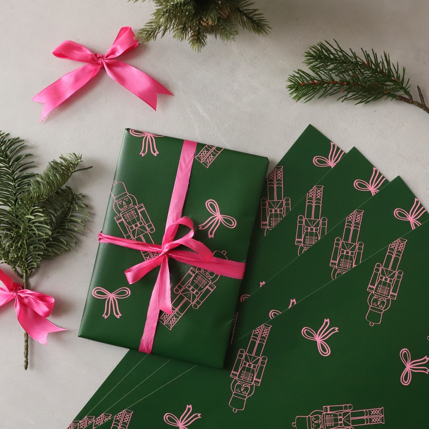 Geschenkpapier-Set „Zuckerstangen und Nussknacker“