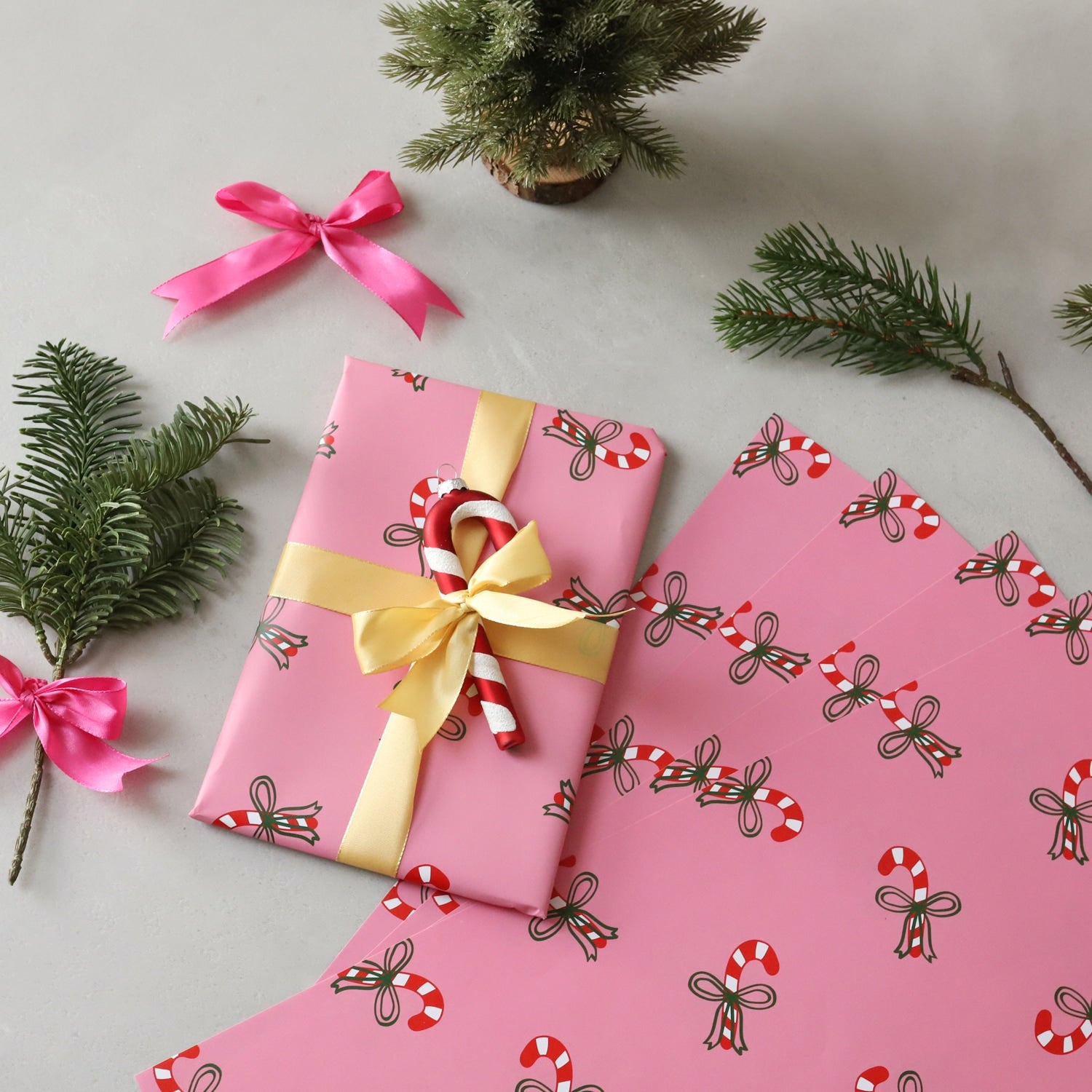 Geschenkpapier-Set „Zuckerstangen und Nussknacker“